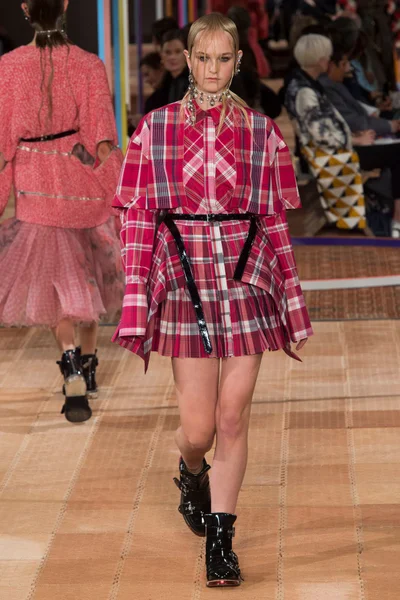 Look 19